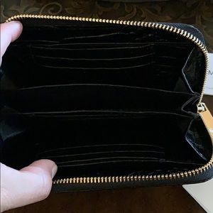 Brahmin Bags - NWT Brahmin wallet wristlet Riley black Melbourne Brahmin Bags - NWT Brahmin wallet wristlet Riley black Melbourne